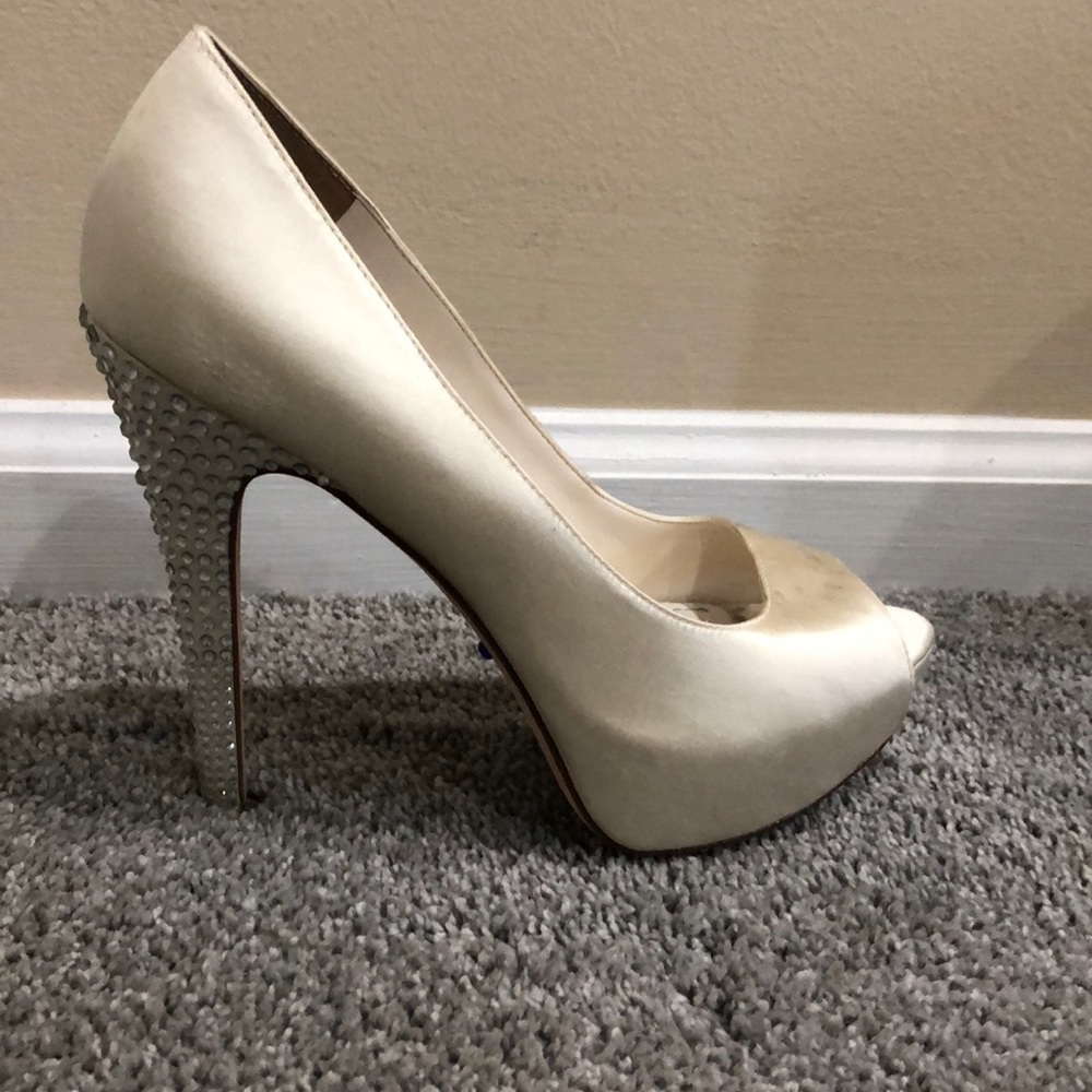 David Tutera bridal or prom pumps